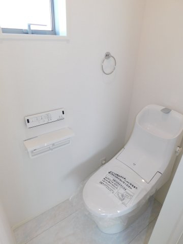 名古屋市中村区押木田町２丁目の中古一戸建のトイレ|◇トイレ◇　　1階・3階　リモコンパネル付き♪　節水タイプ♪　