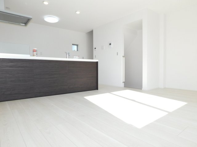 名古屋市中村区押木田町２丁目の中古一戸建の居間・リビング|◇リビング◇　　南面で明るいリビング♪♪