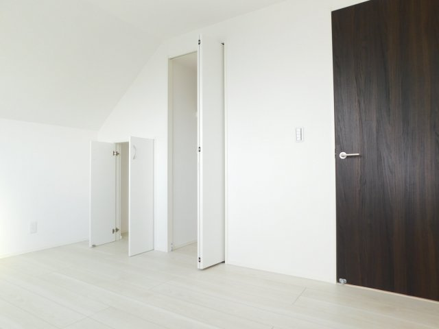 名古屋市中村区押木田町２丁目の中古一戸建の洋室|◇3階洋室◇　　明るい洋室６．１３帖　　全居室収納完備♪