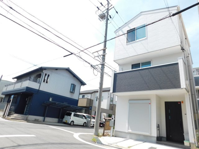 名古屋市中村区押木田町２丁目の中古一戸建の外観|◆地域に密着♪センチュリー21リバーズ◆2022年12月築♪南西角地♪陽当たり良好♪いつでも見学出来ます♪（当日、平日、水曜、夜間もＯＫ）