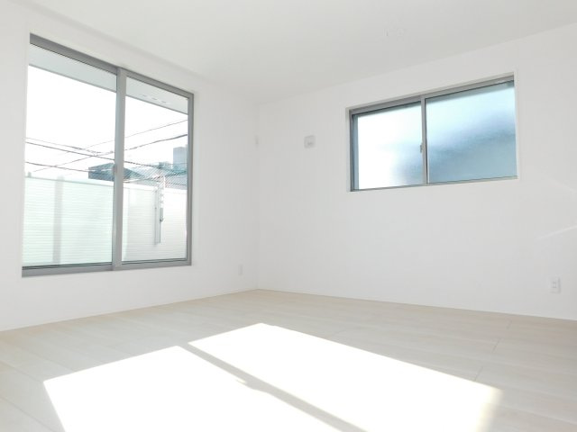 名古屋市中村区押木田町２丁目の中古一戸建の居間・リビング|◇リビング◇　　南面で明るいリビング♪　バルコニー利用可　