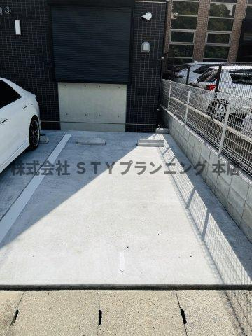 仲介手数料0円！Ｇ　ＶＩＶＲＥ一社の駐車場