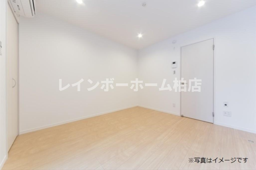 担当エリアのルームアドバイザーが直接対応いたしますの寝室|おしゃれなリビングです