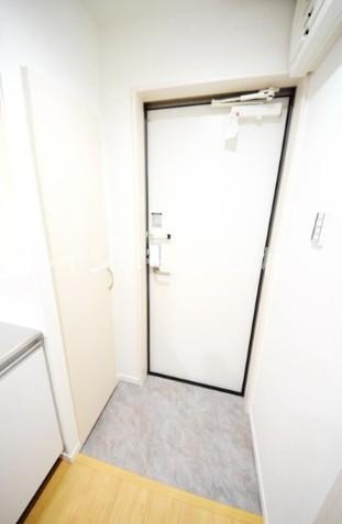 担当エリアのルームアドバイザーが直接対応いたしますの玄関|収納もある玄関です