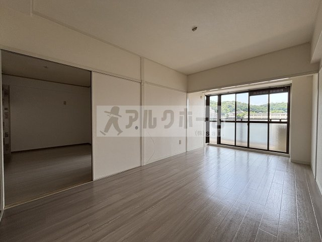 ユーネスト浅野の洋室