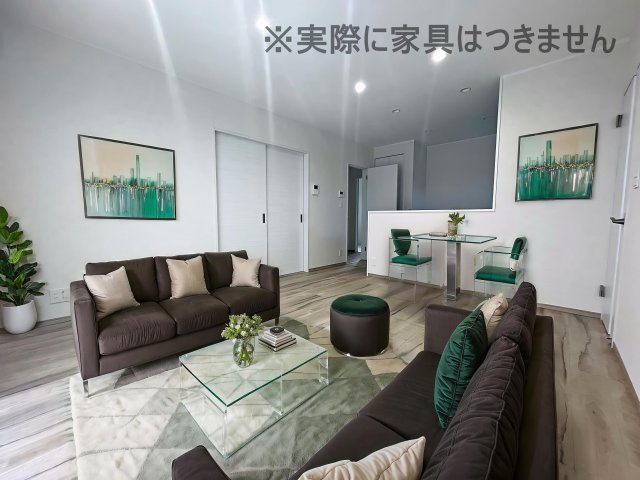 新築戸建・建売　郡山市小原田2丁目の居間・リビング|画像はバーチャルホームステージングの加工による演出で、実際の家具は付きません。