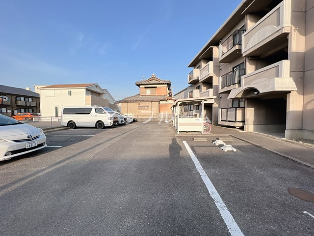 メゾン福谷Ⅱの駐車場