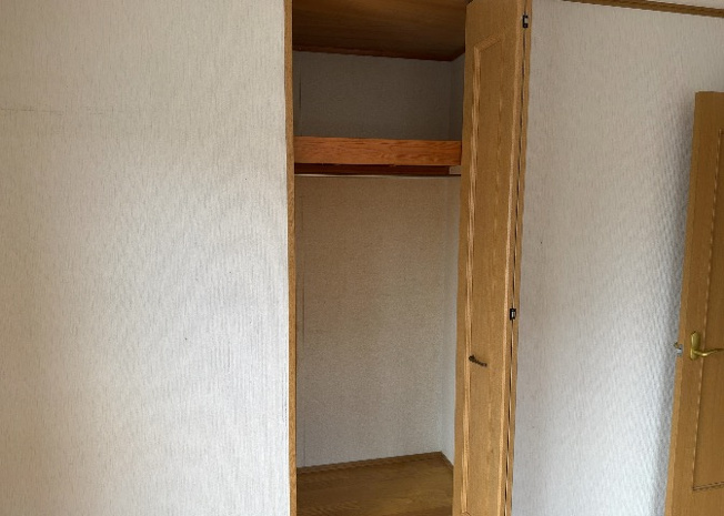 【収納】 | デザイン性を重視しすぎて収納が少なかった！なんてことにならないため、事前に現地で収納の数を確認しておくことをお勧めします。クローゼット以外にも床下収納や屋根裏収納、パントリーなどもチェックしましょう。