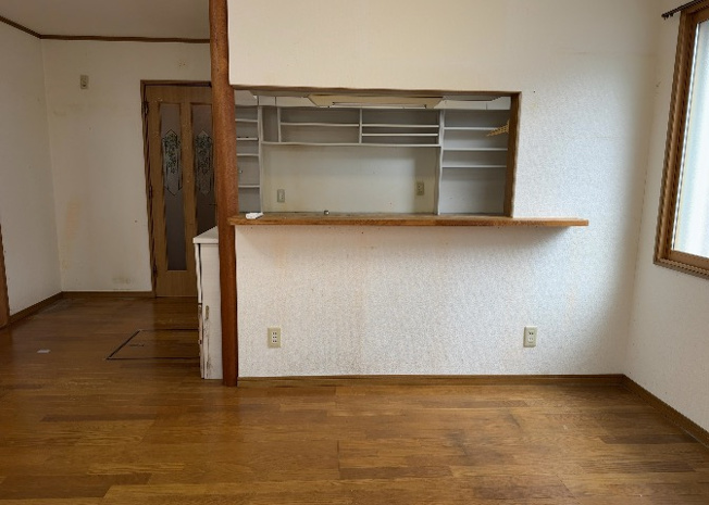 【ダイニング】 | ダイニングにはダイニングテーブルセットなどを置くことが多く、間取りにおいて「D」と略記されますが、食事を作るときの作業場として使用したり、朝食を食べたりするときだけに使われるケースも少なくありません。