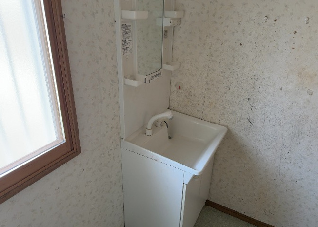 【独立洗面台】 | 洗面化粧台では顔を洗ったり、身だしなみを整えることが本来の使い方ですが、用途によっては洗面化粧台に求められる機能が違ってくるため、ご自身や家族のライフスタイルに合ったものを選ぶことをおすすめ致します。