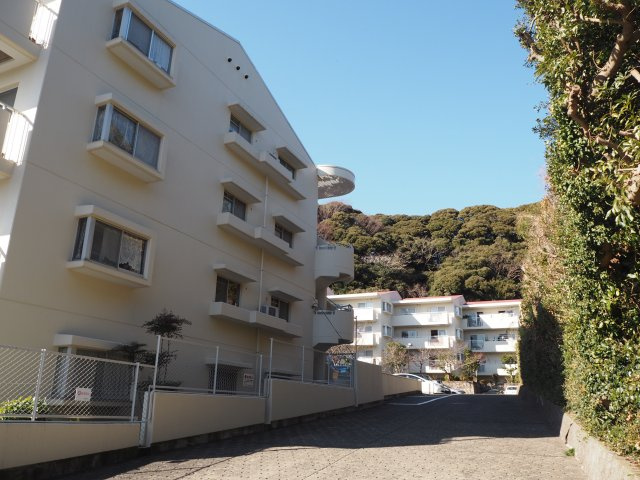 海まで9分！藤和ライブタウン鎌倉七里ガ浜東南角部屋の外観|平置き駐車場完備