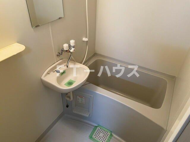 メゾンユートランドの浴室