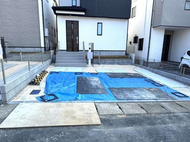 松戸市中和倉新築戸建【上本郷小学校：10分】の駐車場|1号棟駐車スペース・並列２台駐車可