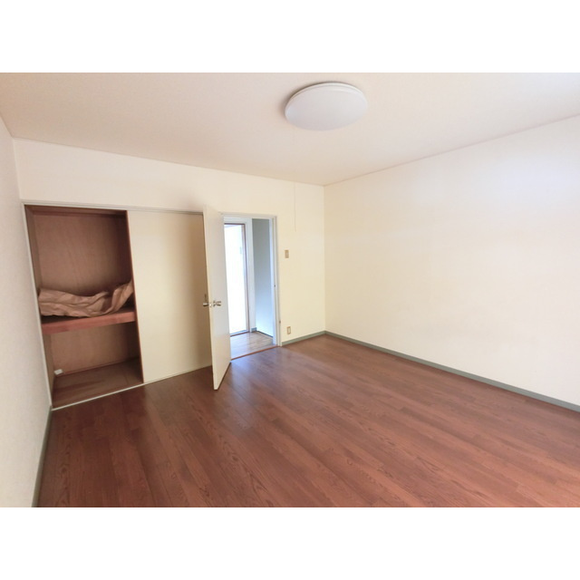 けやきタウン丸野の居間・リビング|2階洋室