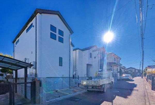 横浜市港南区日限山４丁目の新築一戸建の前面道路含む現地写真|車通りが少ない為、小さなお子様にも安心です。
是非一度、現地へ起こしください。

