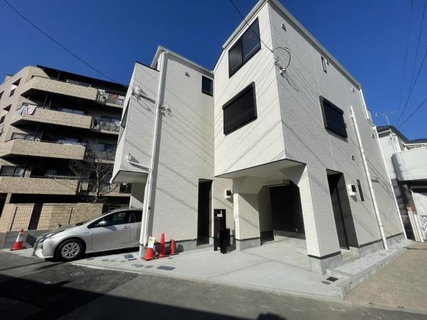 横浜市港南区日野中央２丁目の新築一戸建の前面道路含む現地写真|車通りが少ない為、小さなお子様にも安心です。
是非一度、現地へ起こしください。

