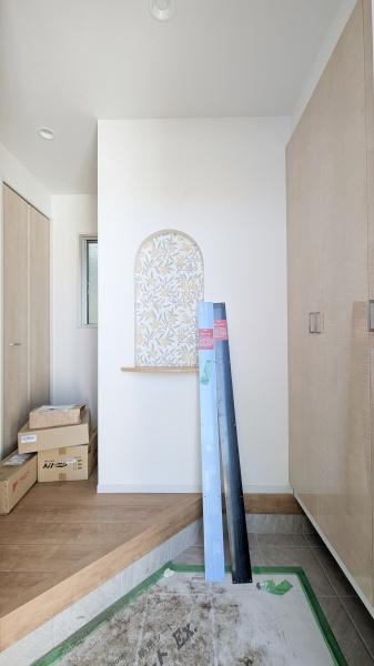 横浜市港南区東永谷３丁目の新築一戸建の玄関|収納豊富な玄関です。
ゆったりとした空間です！