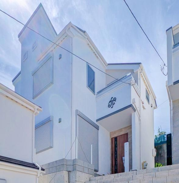 横浜市港南区東永谷３丁目の新築一戸建の前面道路含む現地写真|落ち着いた街並みになります。
是非一度、現地へお越しください。 
ご自宅までの送迎もいたします