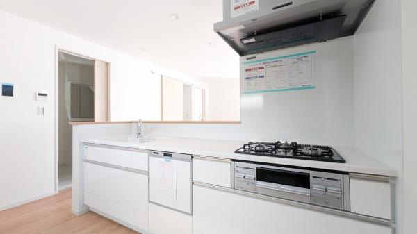 横浜市港南区東永谷３丁目の新築一戸建のキッチン|食洗器付きなのは家事の負担を軽減してくれる嬉しいポイント♪
もちろん浄水器も付いております！