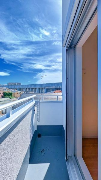 横浜市港南区東永谷３丁目の新築一戸建のバルコニー|陽当り良好のバルコニー！
風通しもよく気持ちいいです
