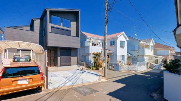 横浜市港北区下田町６丁目の新築一戸建の外観|堂々と完成しました！いつでもご案内可能です！
お車でご自宅まで送迎承ります。