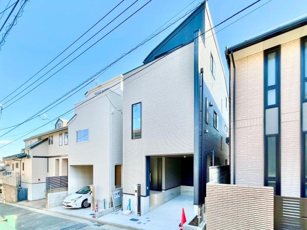 横浜市港南区港南６丁目の新築一戸建の外観|堂々と完成しました！いつでもご案内可能です！
お車でご自宅まで送迎承ります。