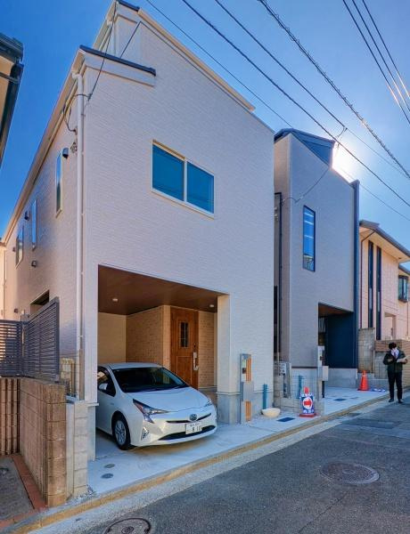 横浜市港南区港南６丁目の新築一戸建の外観|周辺は落ち着いた街並み。
是非一度、現地へお越しください。
