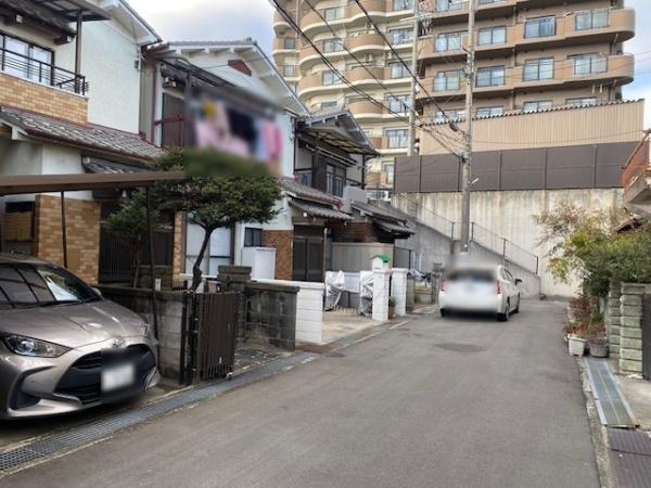 【前面道路含む現地写真】