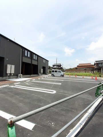 セレノカーサ　ＫＥＮの駐車場