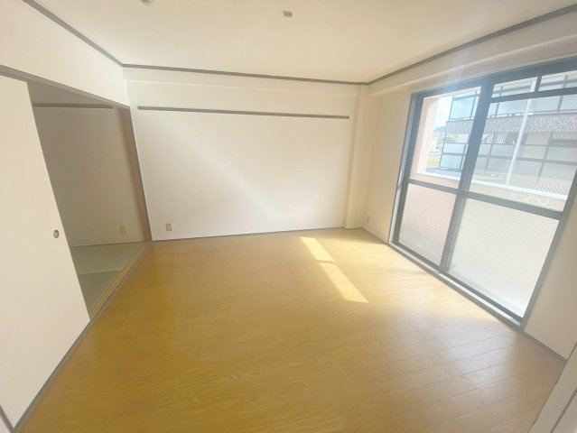サンコート宝塚の洋室