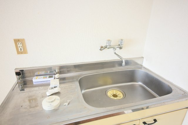 フォークビルアンドウのキッチン|別部屋反転間取りのお写真となります。