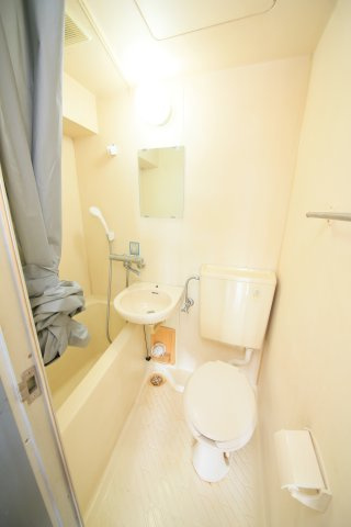 フォークビルアンドウの浴室|別部屋反転間取りのお写真となります。