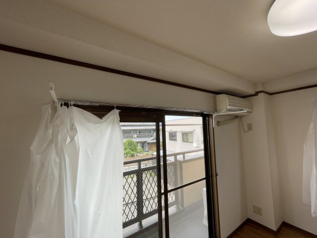 ロイヤル・メゾンの設備|部屋干しがし易い物干し掛け