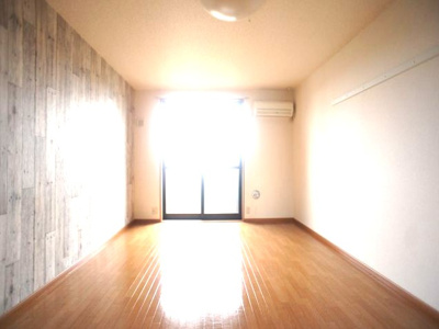 【居間・リビング】 | グランディール | 快適に過ごせるエアコンが付いています♪