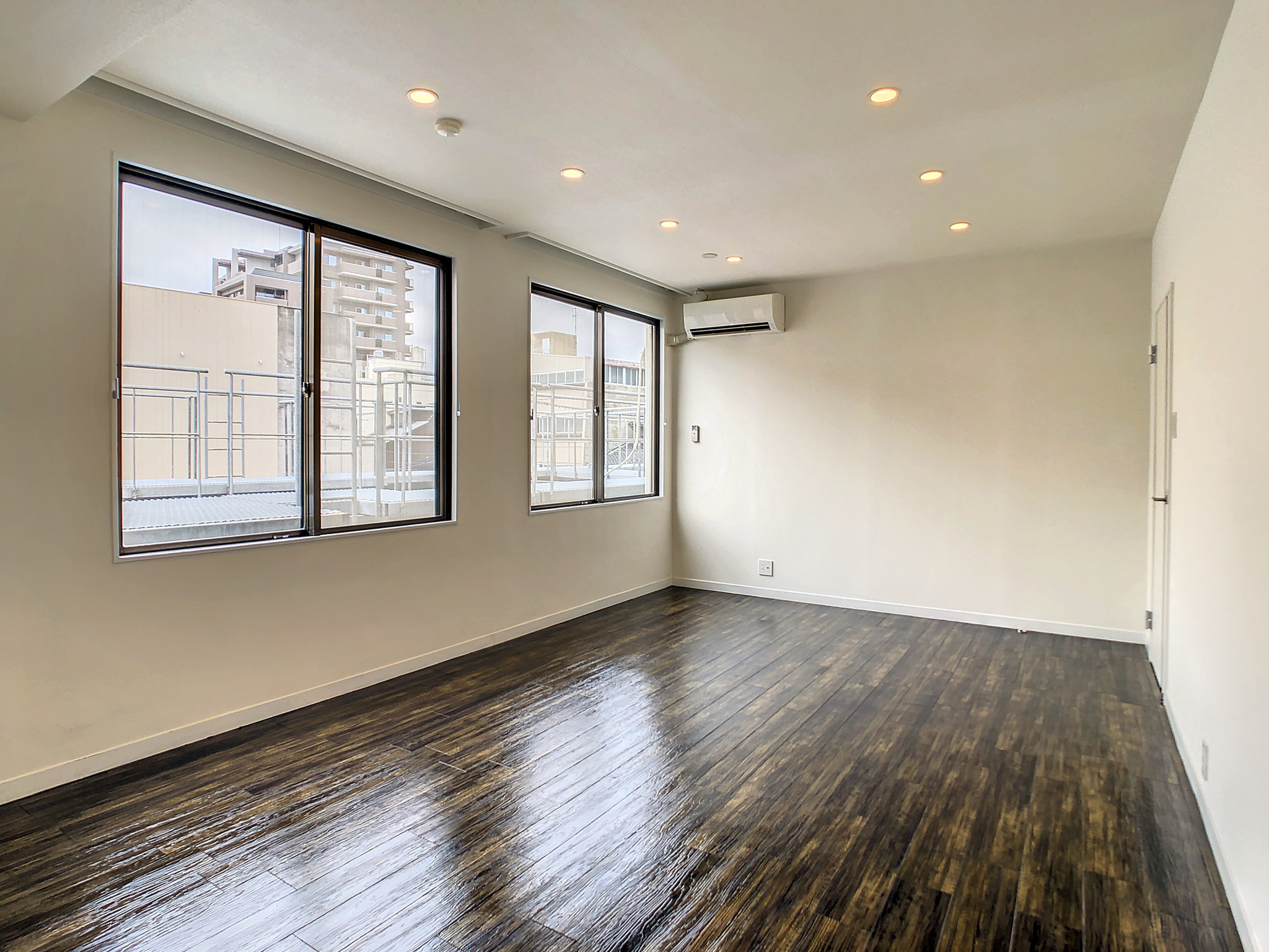 近江町金城センタービルの居間・リビング