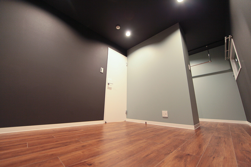 B・Jビルの洋室