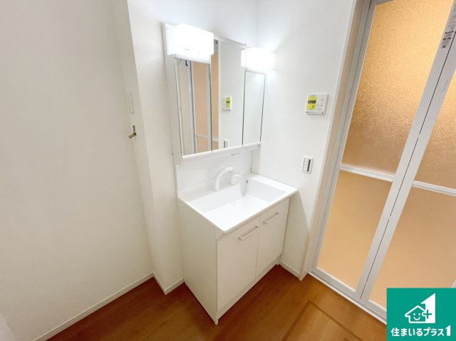 高槻市東五百住町　第1期　新築一戸建ての独立洗面台