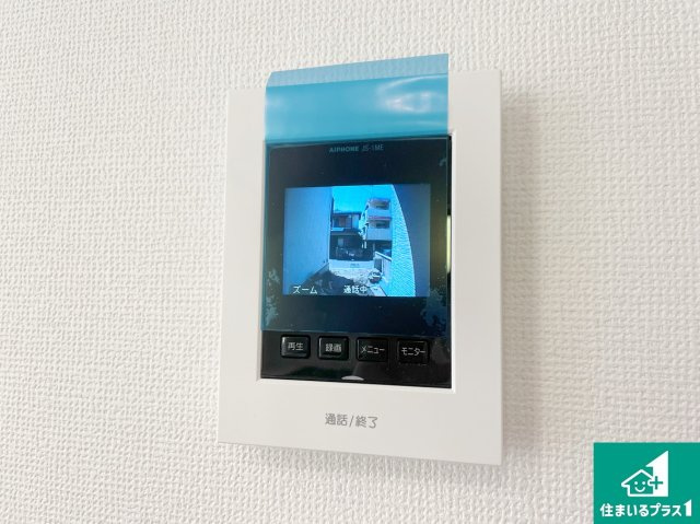 高槻市東五百住町　第1期　新築一戸建ての防犯設備|カラーモニターインターホン！声だけでなく来訪者の姿や顔がモニターで確認できるので、小さなお子様がいらっしゃるご家庭でも安心できます！