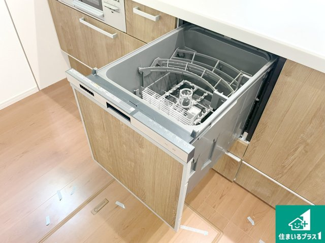 高槻市東五百住町　第1期　新築一戸建ての設備|食事後の一仕事、食器洗いをボタン一つでお任せできちゃいます！場所を取らないビルトイン式なので、お料理スペースもしっかり確保！