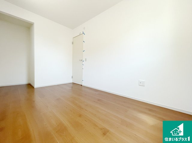 高槻市東五百住町　第1期　新築一戸建ての洋室|収納スペースが充実しているので子供の成長に合わせてたくさん収納ができます！家族構成に合わせた様々な活用ができる収納！