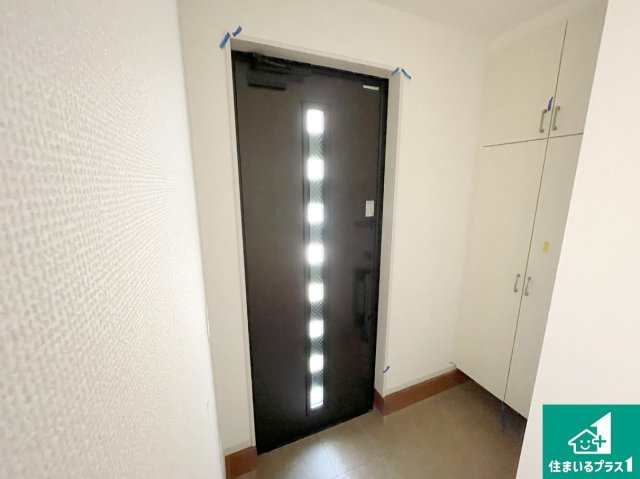 高槻市東五百住町　第1期　新築一戸建ての玄関|シューズボックスにはたくさんの靴が収納できるので玄関周りはいつもスッキリ！ご家族が増えても安心！