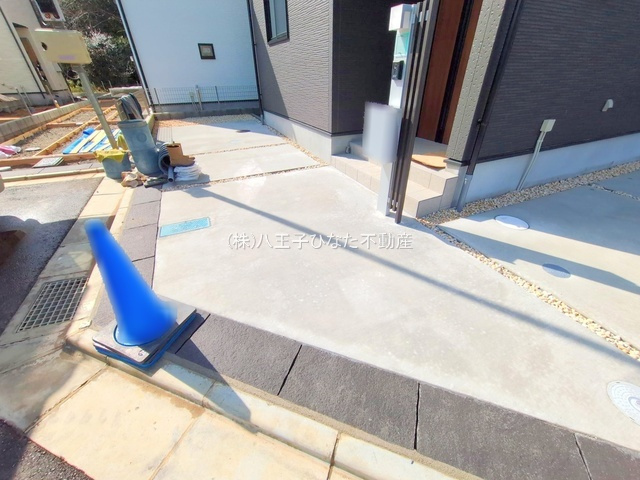 祝　成約済み　八王子市　石川町　新築戸建て　６期の駐車場|～仲介手数料無料☆八王子ひなた不動産～八王子市石川町　新築戸建て