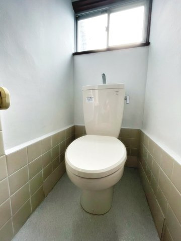 緑荘のトイレ|落ち着いた色調のトイレです