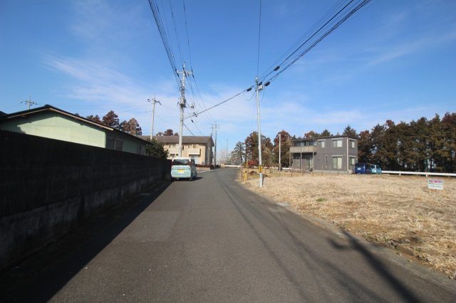 野木町友沼の前面道路含む現地写真|南西側道路（2025年2月撮影）