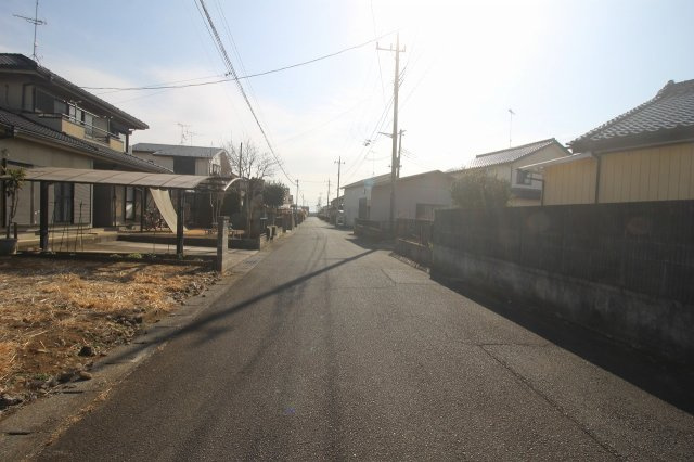 野木町友沼の前面道路含む現地写真|南西側道路（2025年2月撮影）