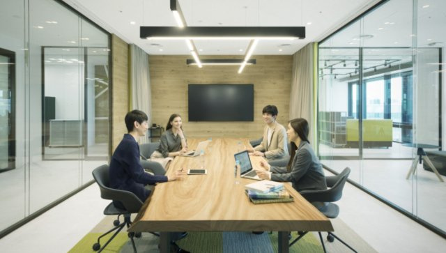 クロスオフィス日比谷のロビー