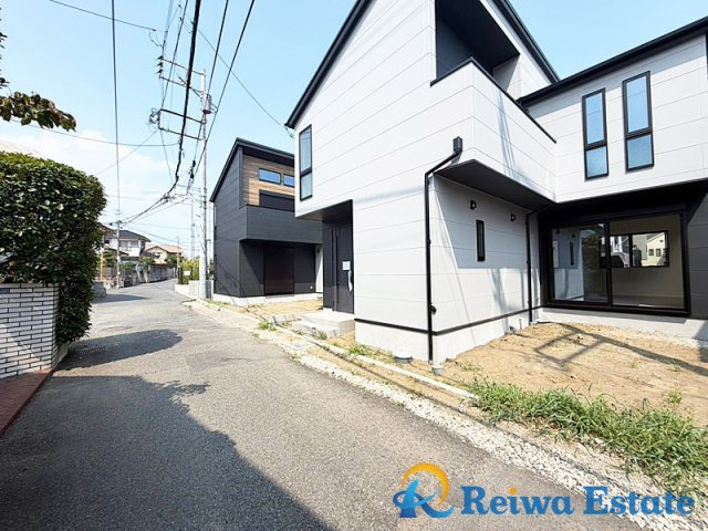 新築戸建　茅ヶ崎市松林1丁目の前面道路含む現地写真