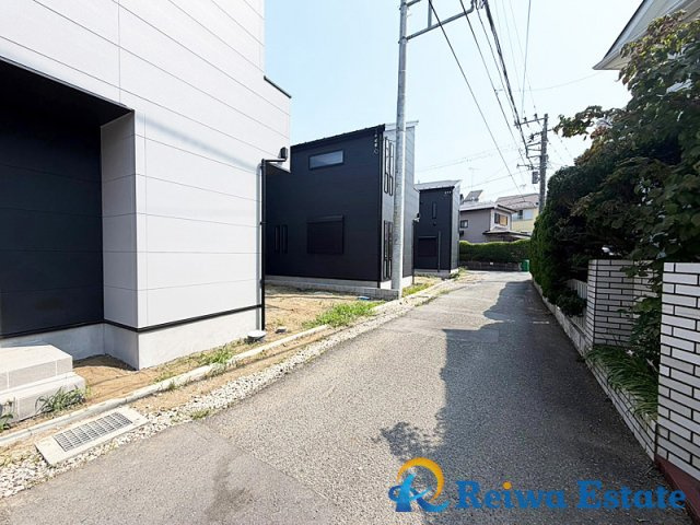 新築戸建　茅ヶ崎市松林1丁目の前面道路含む現地写真