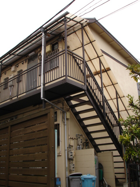 三鷹市大沢６丁目のアパートの外観