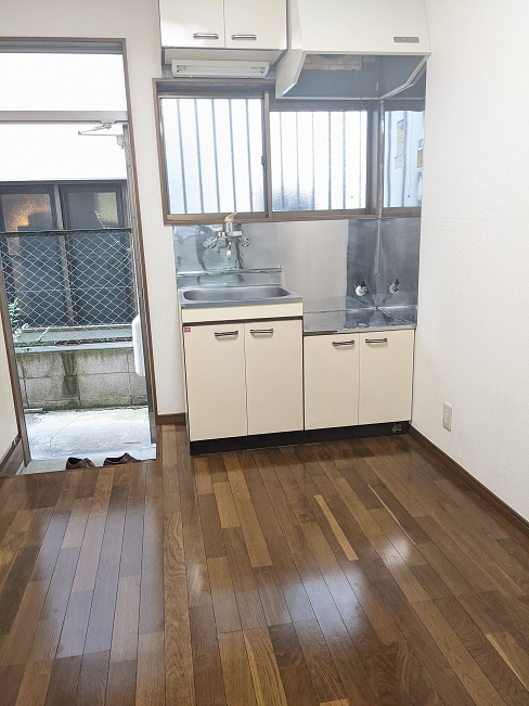 三鷹市大沢６丁目のアパートのキッチン